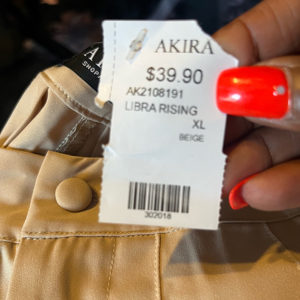 LIBRA RISING HIGH WAISTED PLEATED CUTOUT SHORT IN BEIGE - Picture 2 of 9